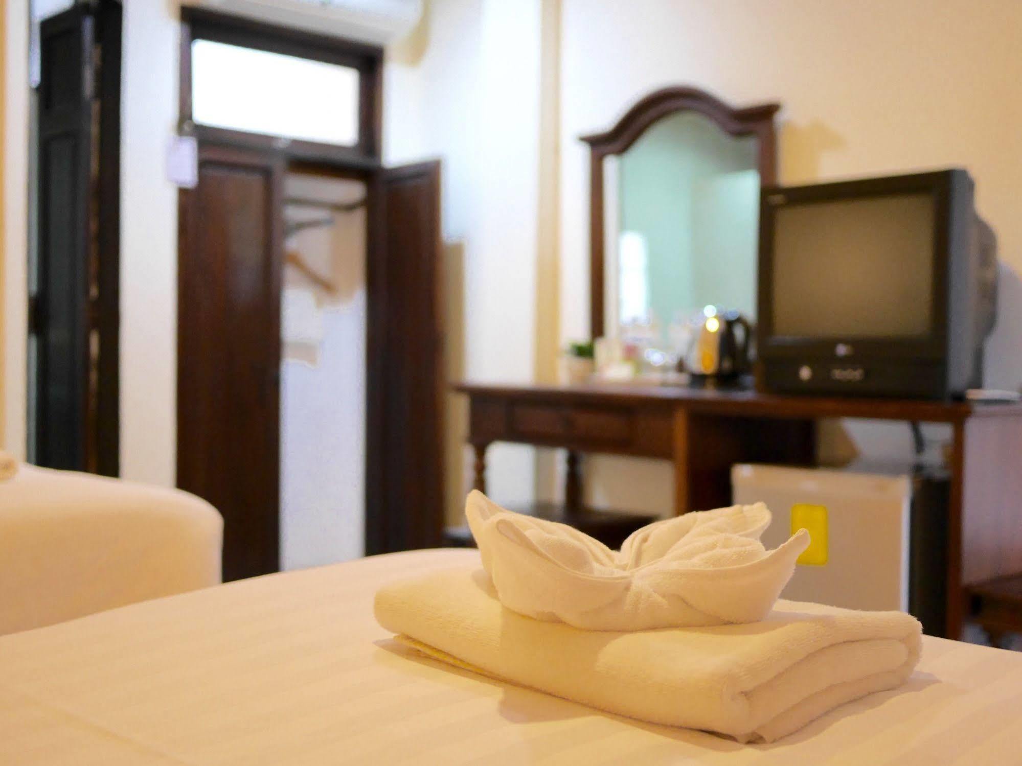 Na Thapae Hotel Chiang Mai Exterior foto